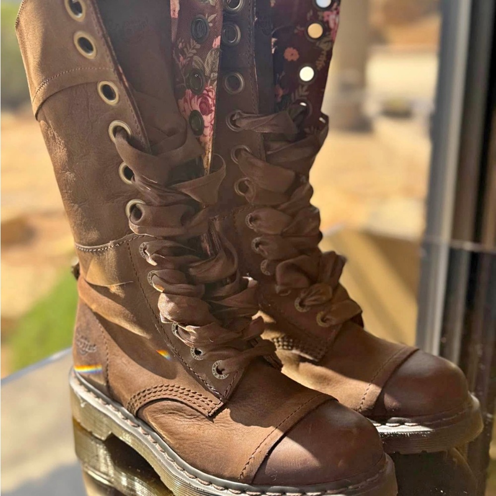 Dr. Martens Brown Lace-Up Combat Boots new never wear